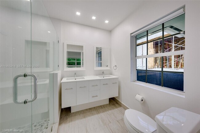 Building Photo - 52 Camden Dr