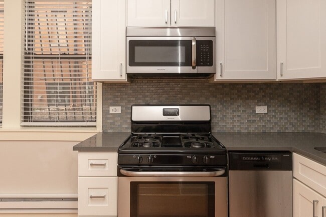 Building Photo - 2425 N Kedzie Blvd