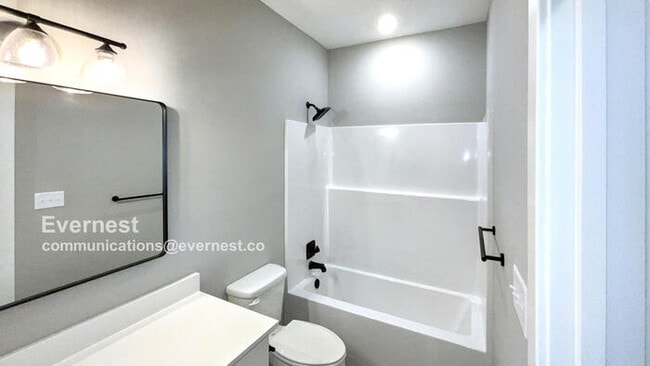 Building Photo - Lovely 3-Bedroom Home in a Peaceful Neighb...