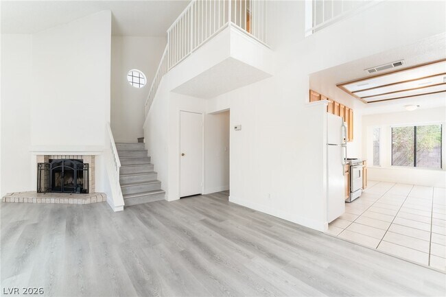 Building Photo - 3645 N Veneer Ln