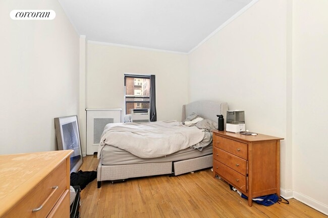 Building Photo - 9 W 69th St