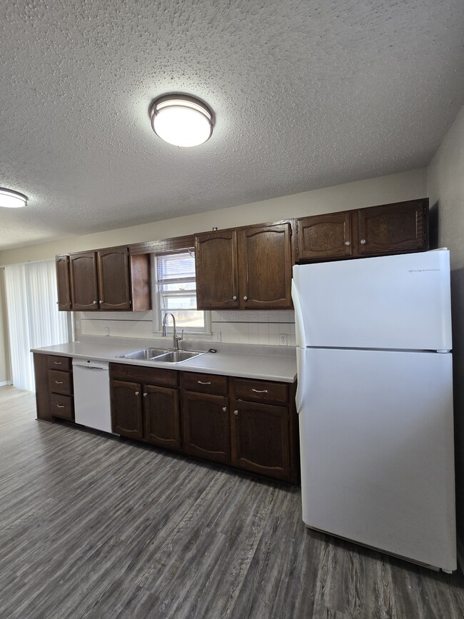 Building Photo - 333 N Colby Ave