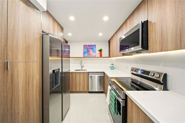 Building Photo - 5151 Collins Ave