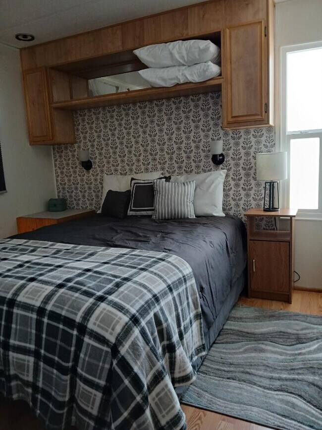 Building Photo - 9797 E 32nd St