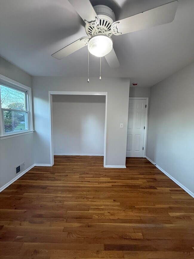 Building Photo - 16 Meadowview Dr