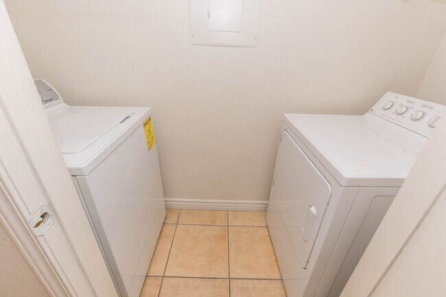 Building Photo - Beautiful 2-Bedroom, 2-Bath Condo in Gated...