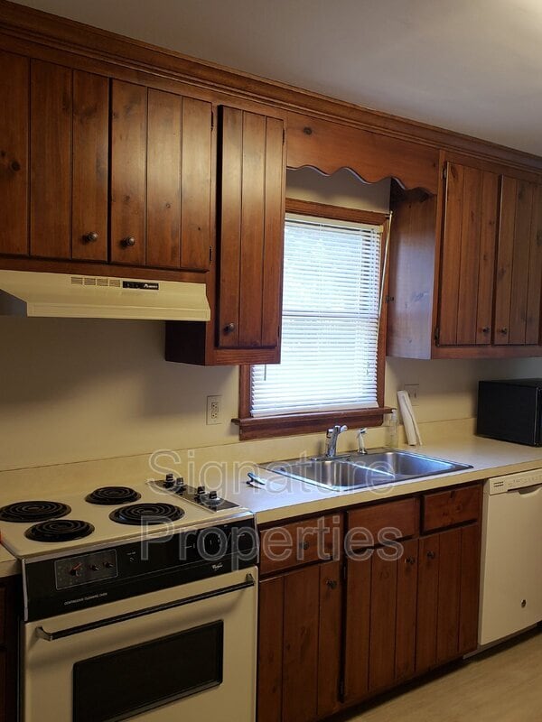 Building Photo - 9234 Fair Hill Ct