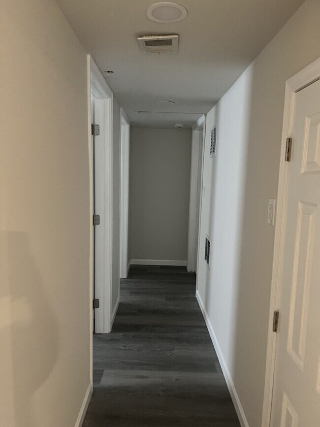 Building Photo - ALL UTILITIES INCLUDED!!