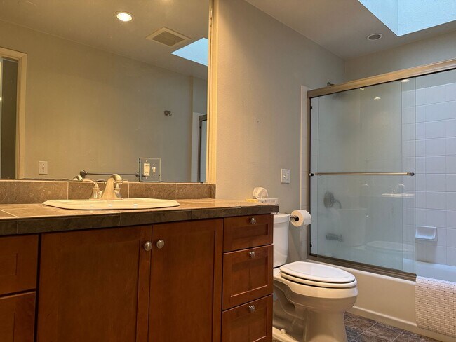 Building Photo - Cozy 5 bedr 3 bath rambler with daylight b...