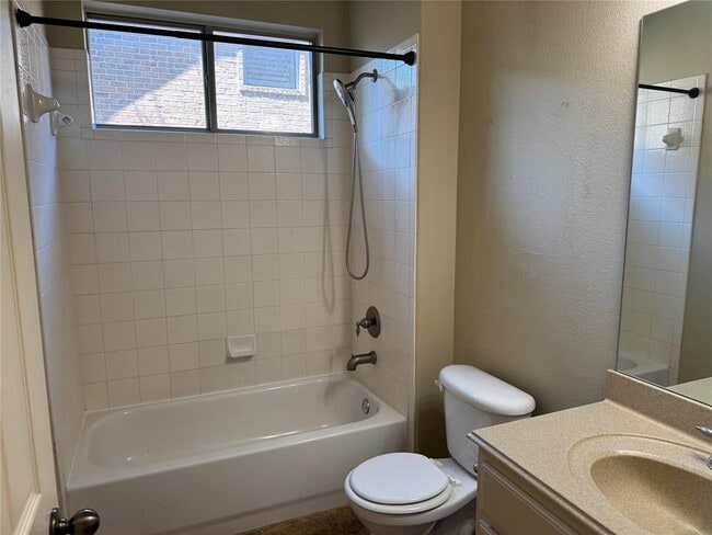 Building Photo - 1220 Pine Forest Cir
