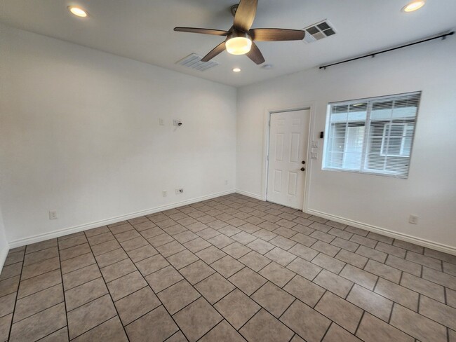 Building Photo - Single Story with Casita