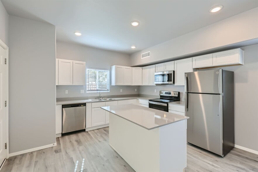 Building Photo - 7010 N 80th Ave