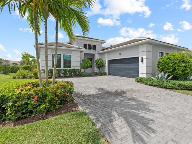 Building Photo - 5577 St Armands Way