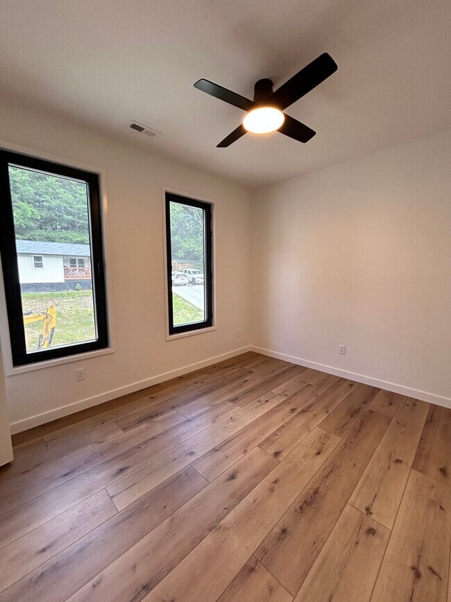 Building Photo - Beautiful New Build 3 Bed, 2.5 Bath, Home in Hixson!