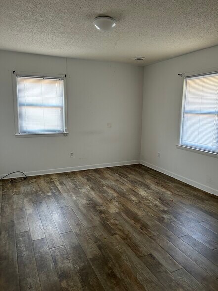 Building Photo - 418 E Bay St