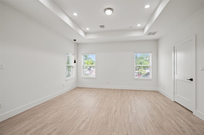 Building Photo - 104 Tolima Dove St