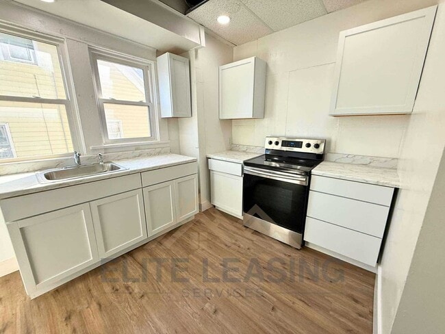 Building Photo - 1500 SW Van Buren St