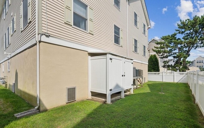 Building Photo - 206 E Magnolia Ave