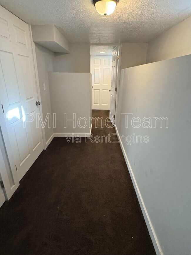 Building Photo - 526 6th St