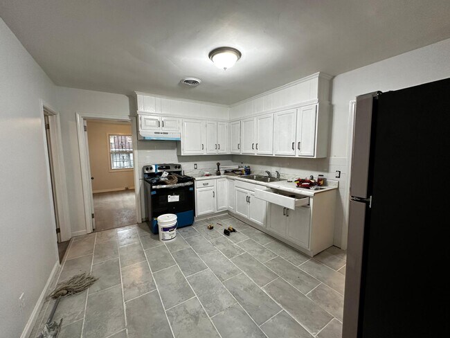 Building Photo - 76 S Haardt Dr