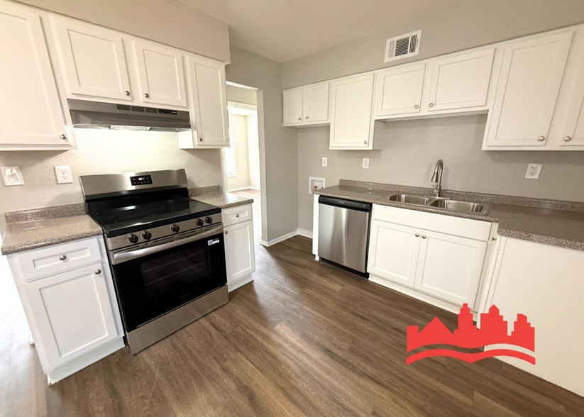 Building Photo - 2538 Lisa Ave