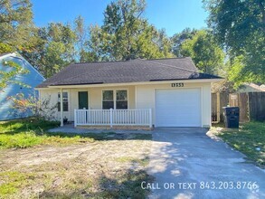 Building Photo - Lovely 3 bedroom 2 baths House in Moss Poi...