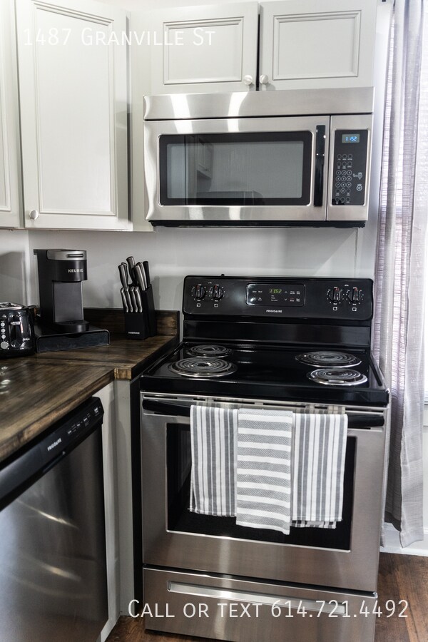 Building Photo - 1487 Granville St