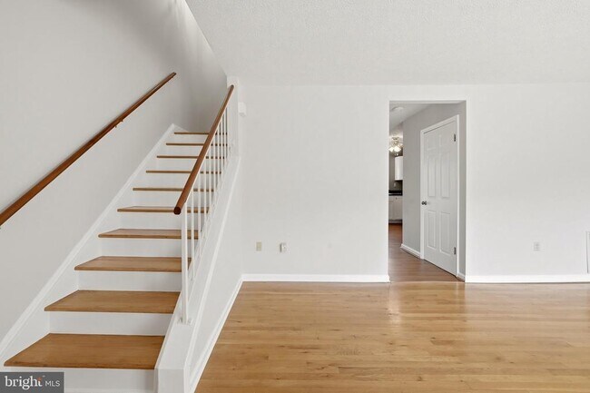 Building Photo - 504 Tudor Dr