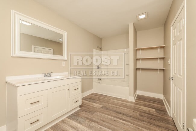 Building Photo - Two Bed One and a Half Bath in Springfield!