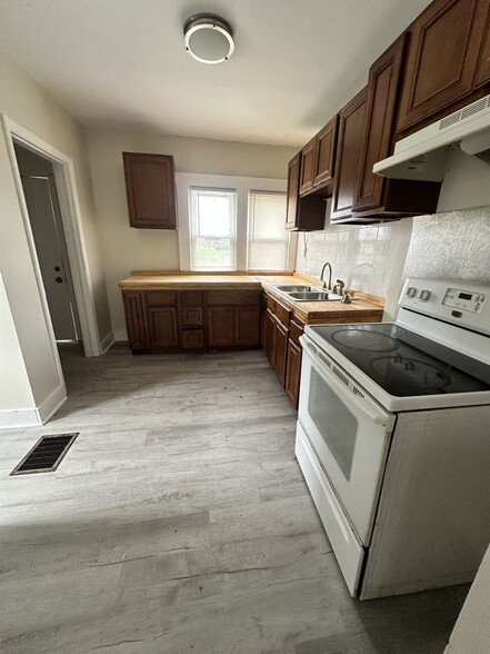 Building Photo - 2057 Catalpa Dr
