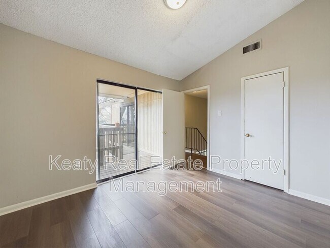 Building Photo - 301 Cougar Ridge