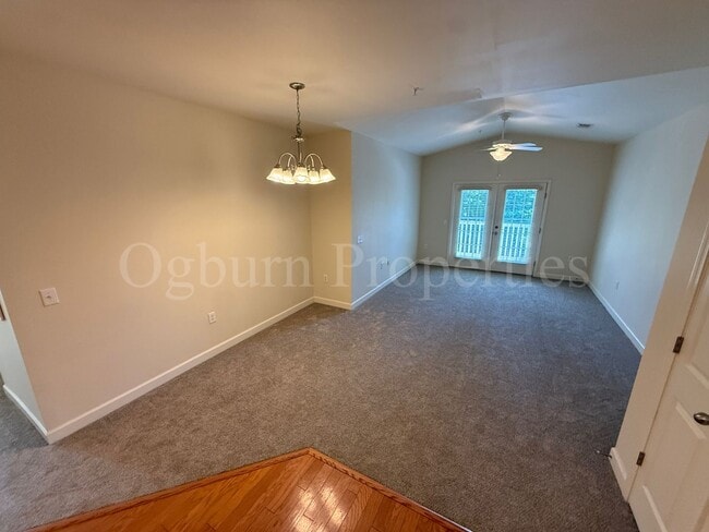 Building Photo - 2BR/2BA Condo, Convenient to University Pkwy & Hwy 52