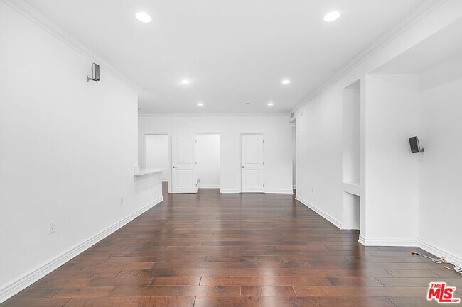 Building Photo - 11504 Moorpark St