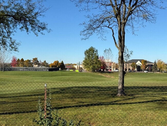 Building Photo - Charming Single Family Home in Brookfield - FIRST MONTH RENT HALF OFF!