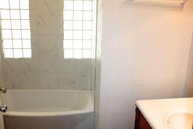 Building Photo - 2118 27th St