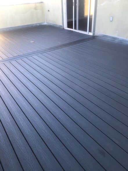 Building Photo - 163 Rae Ave