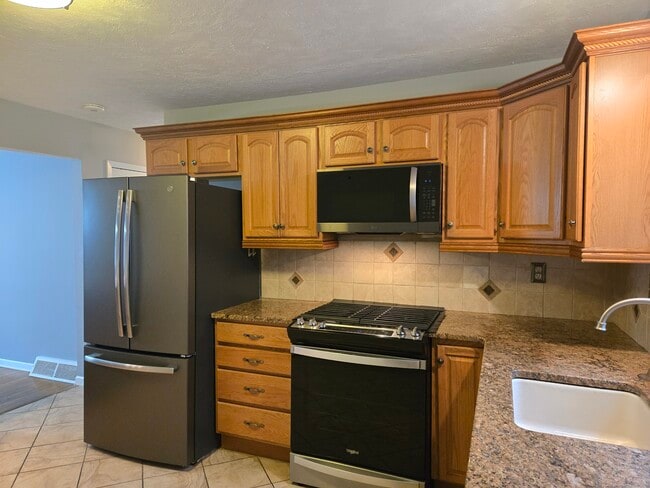 Building Photo - 36 Tina Cir