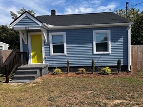 Building Photo - Renovated Cottage near Downtown Fayettevil...