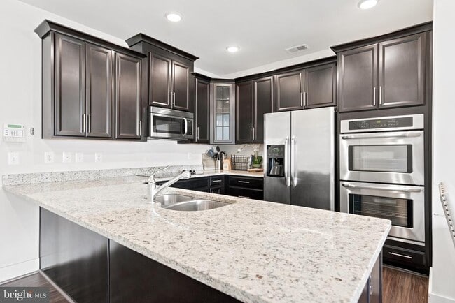 Building Photo - 44730 Tiverton Sq