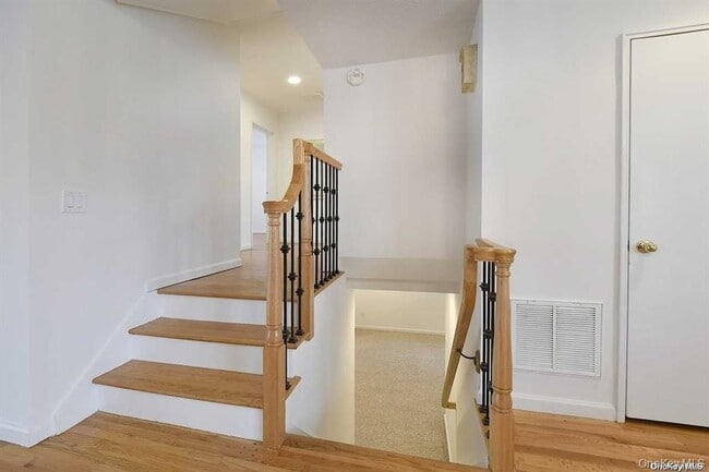 Building Photo - 6 Patricia St