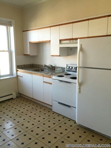 Building Photo - 208 Winthrop Rd