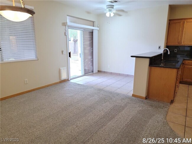 Building Photo - 948 Lloyd George Dr