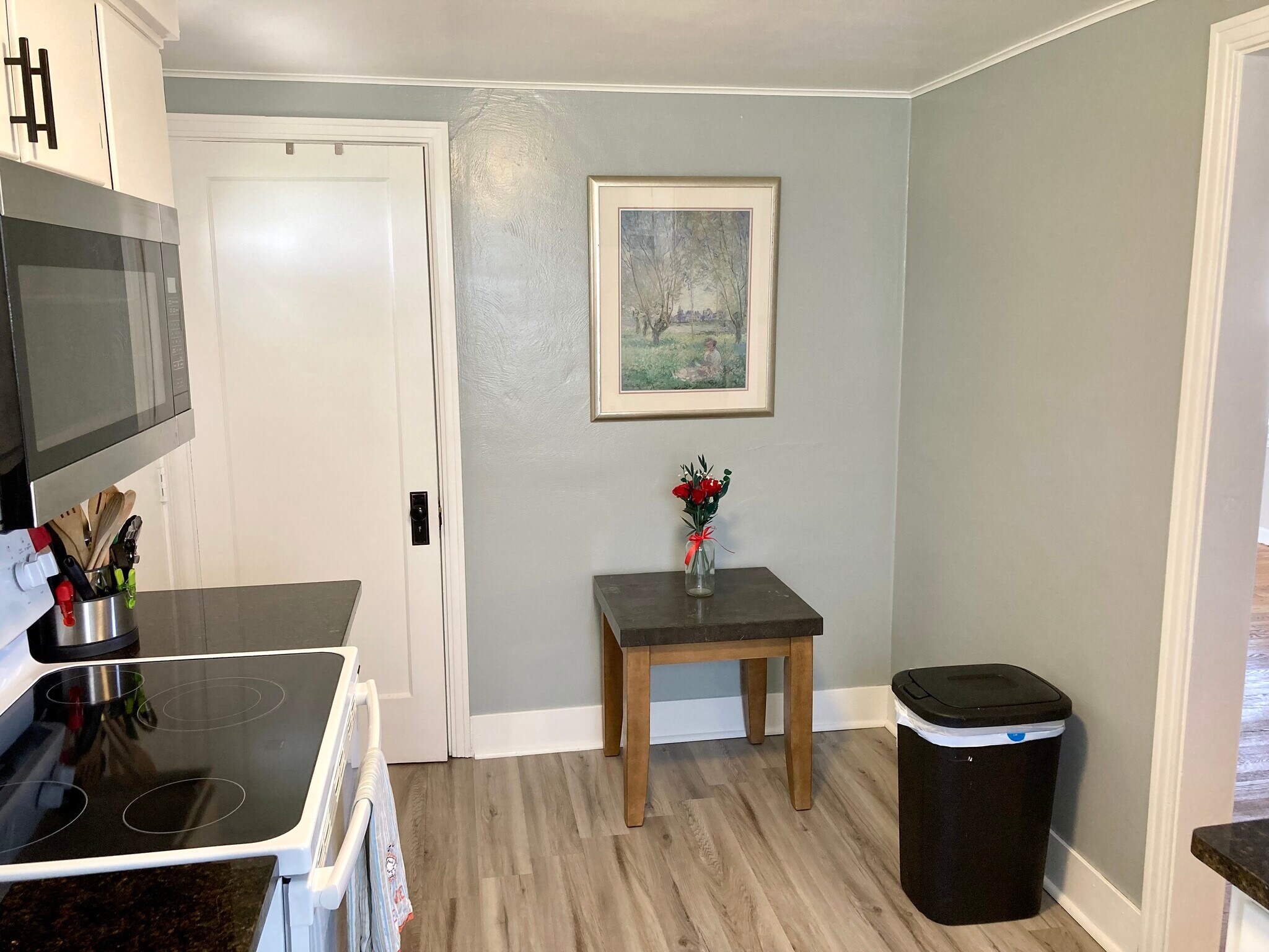 Building Photo - 144 Oak St