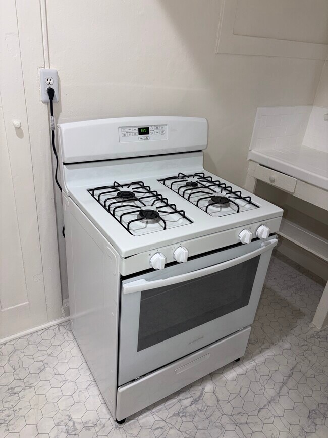 New Stove and new refrigerator - 4156 Rosewood Ave