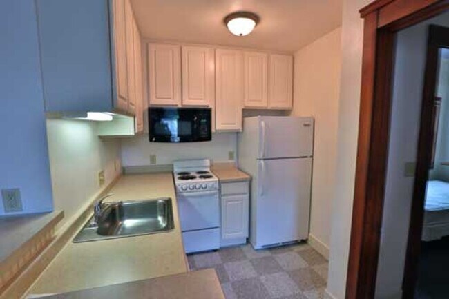 Interior Photo - 416-418