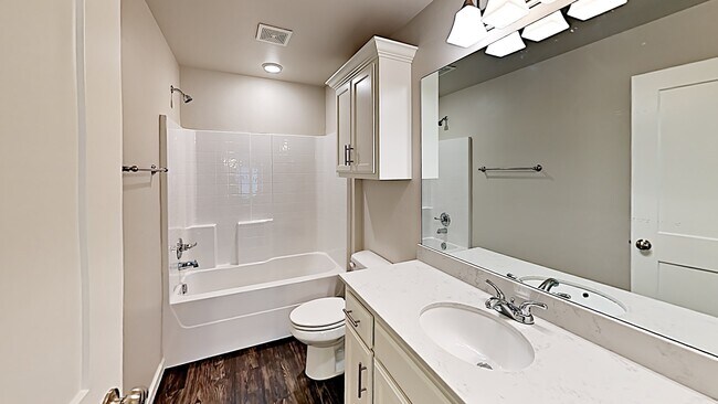 Building Photo - 2 Bedroom, 2 Bathroom, 1 Car Garage Duplex...