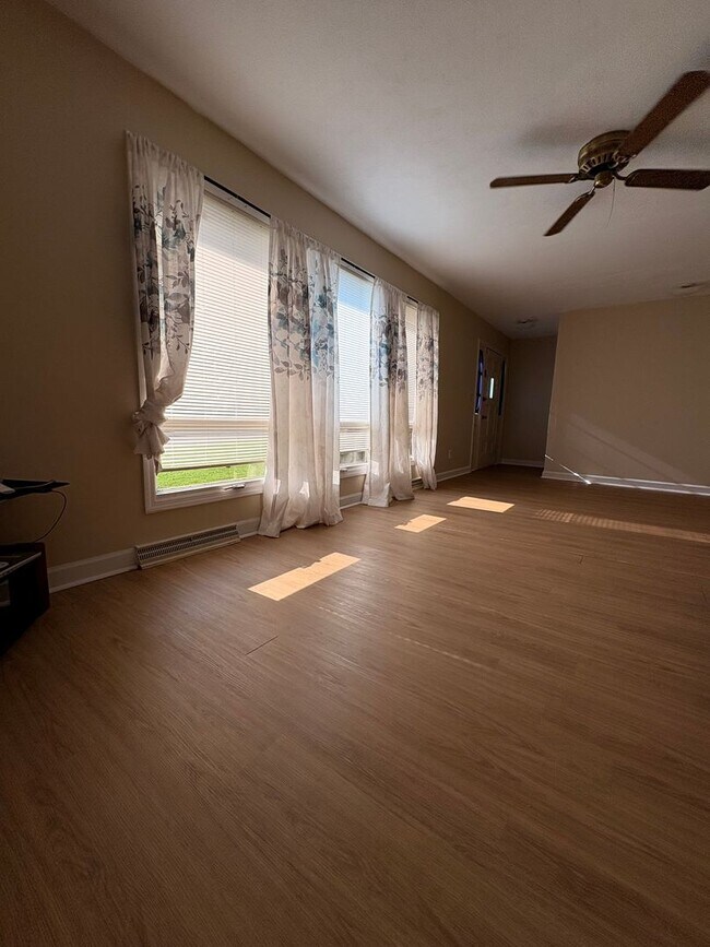 Building Photo - Charming 4-Bedroom Home with Basement and ...