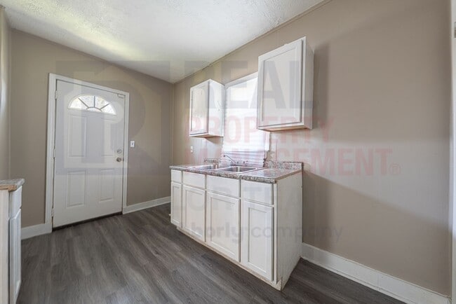 Building Photo - 3643 W 39th St