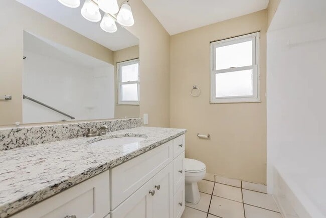 Building Photo - 1701 Village Ct