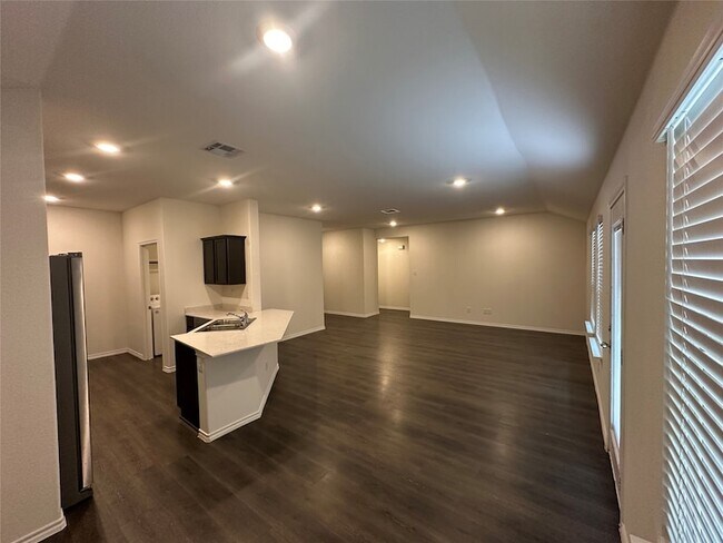 Building Photo - 2208 San Jacinto Wy